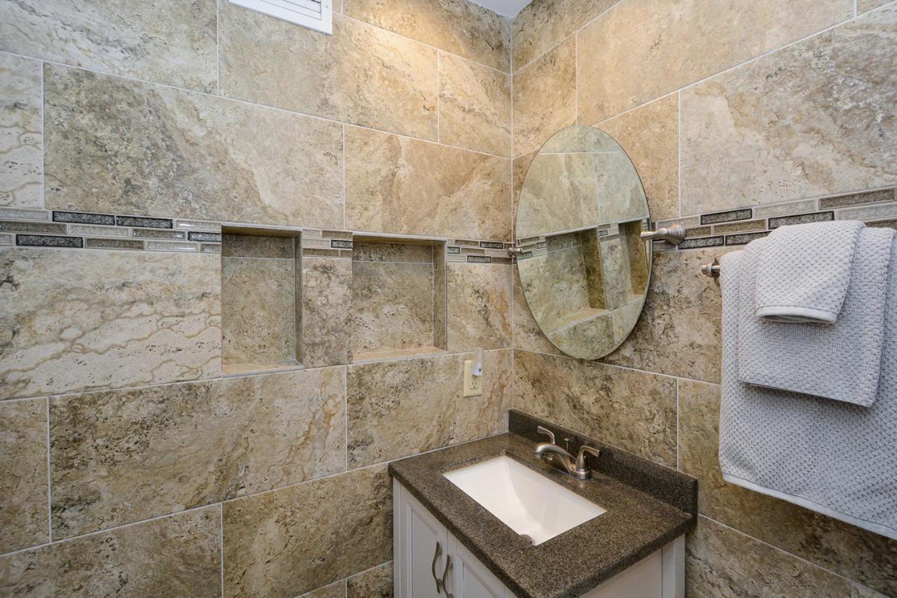 Canal 315 - Right In Siesta Key Village! 외부 사진