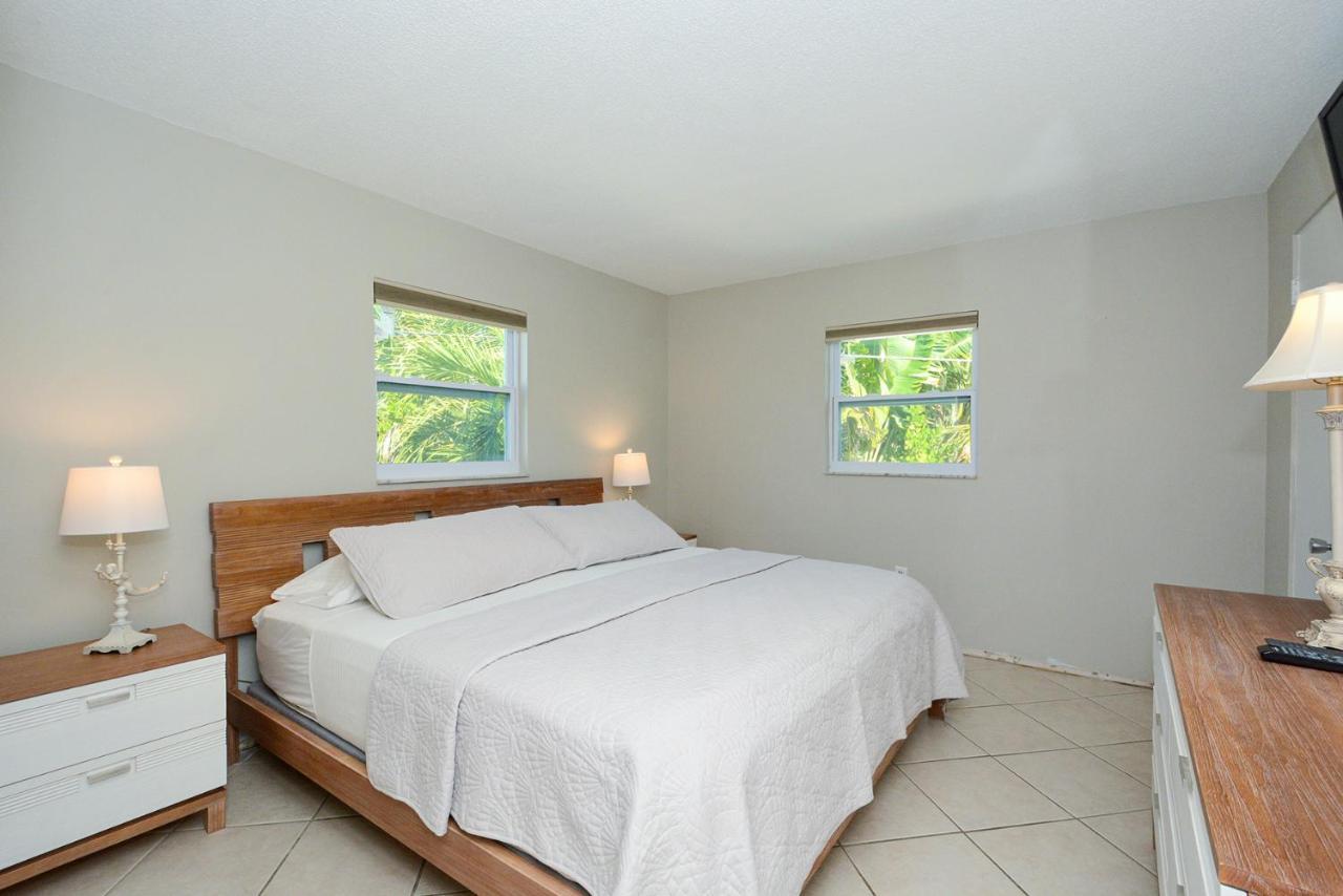 Canal 315 - Right In Siesta Key Village! 외부 사진